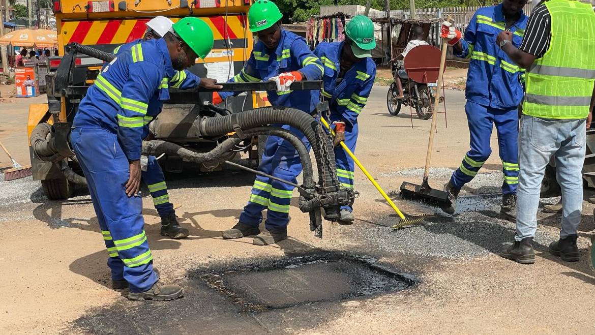 Edilidade de Nampula procede com o tapamento de buracos