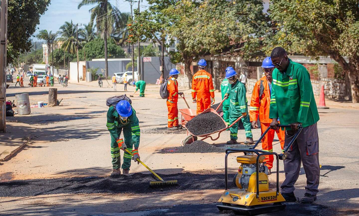 CONSELHO MUNICIPAL DA CIDADE DE NAMPULA JÁ INICIOU O PROCESSO DE TAPAMENTO DE BURACOS COM ASFALTO
