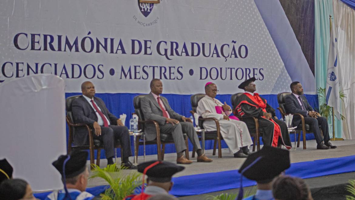 NAMPULA CELEBRA O FUTURO: MAIS DE 500 ESTUDANTES SE GRADUAM NA UCM