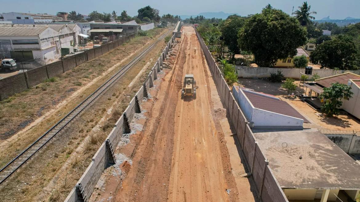 INICIADAS OBRAS DE MELHORIA NA RUA NOVA CHAVE